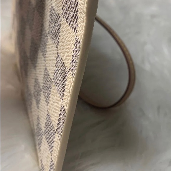 🌼Authentic Louis Vuitton Neverfull Pouch Pm🌼 - Picture 7 of 8